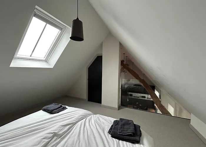 2 Cruck Cottage, Cowbridge